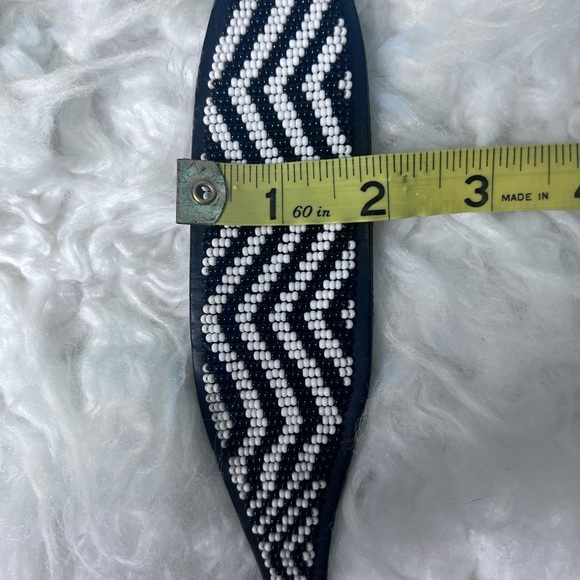 Hand beaded dog collar - Picture 3 of 6